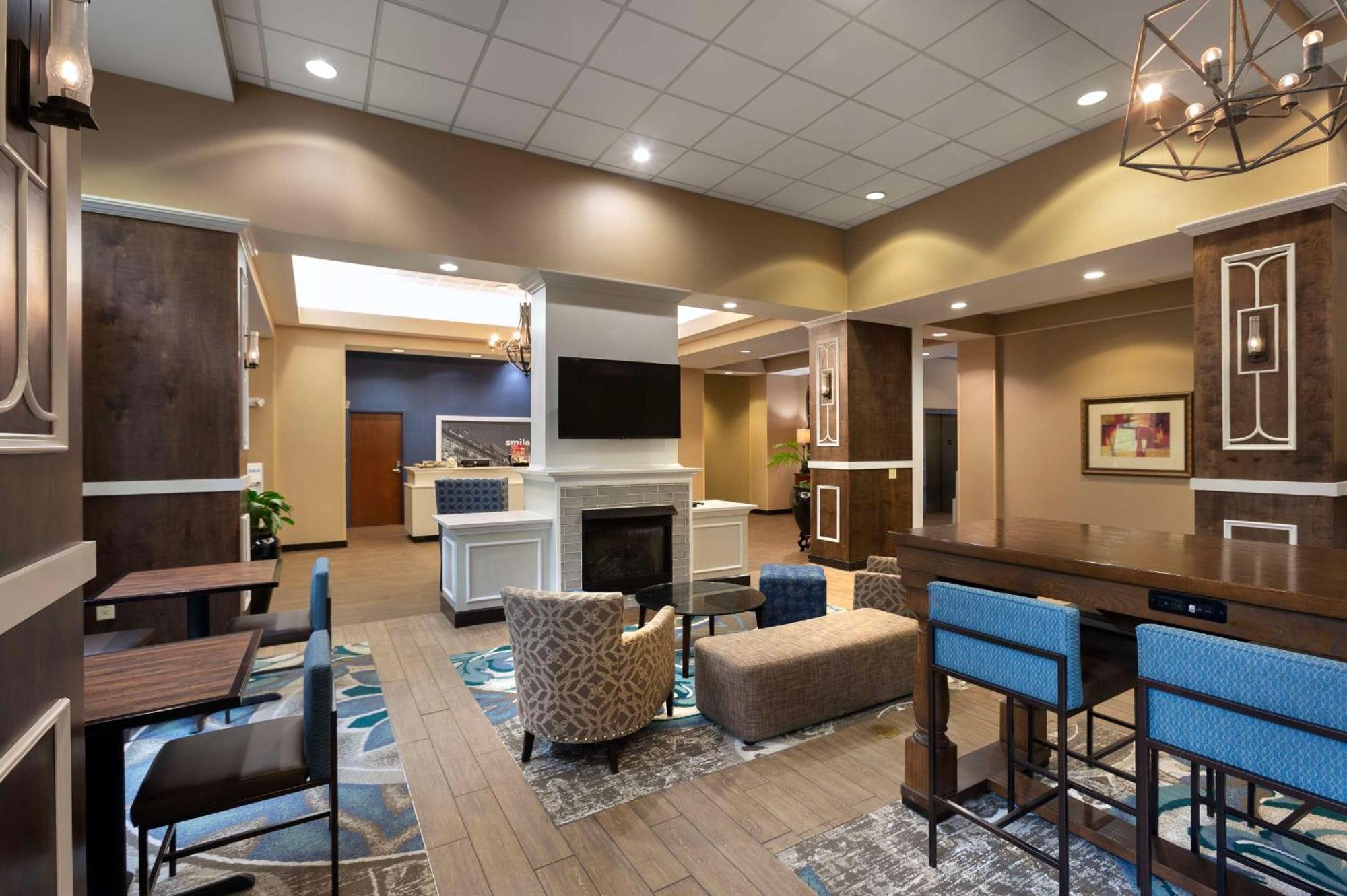 Hampton Inn Belmont At Montcross Exterior foto